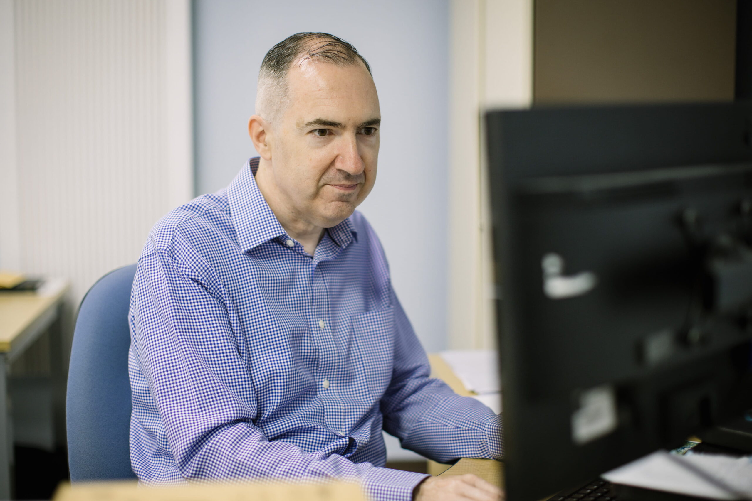 Beware of strangers bearing gifts, warns leading accountant